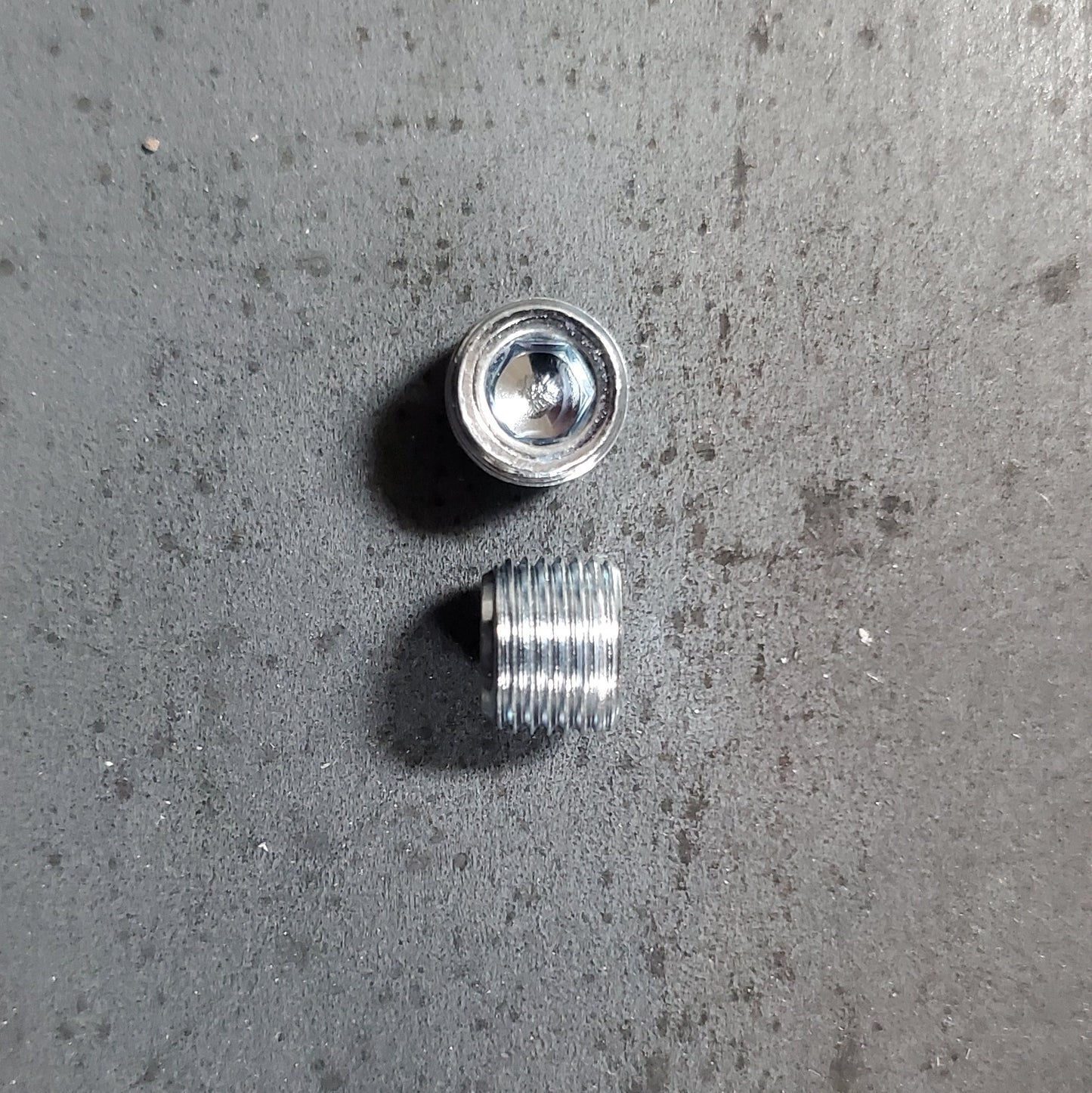 Knuckle Vacuum Line Plug